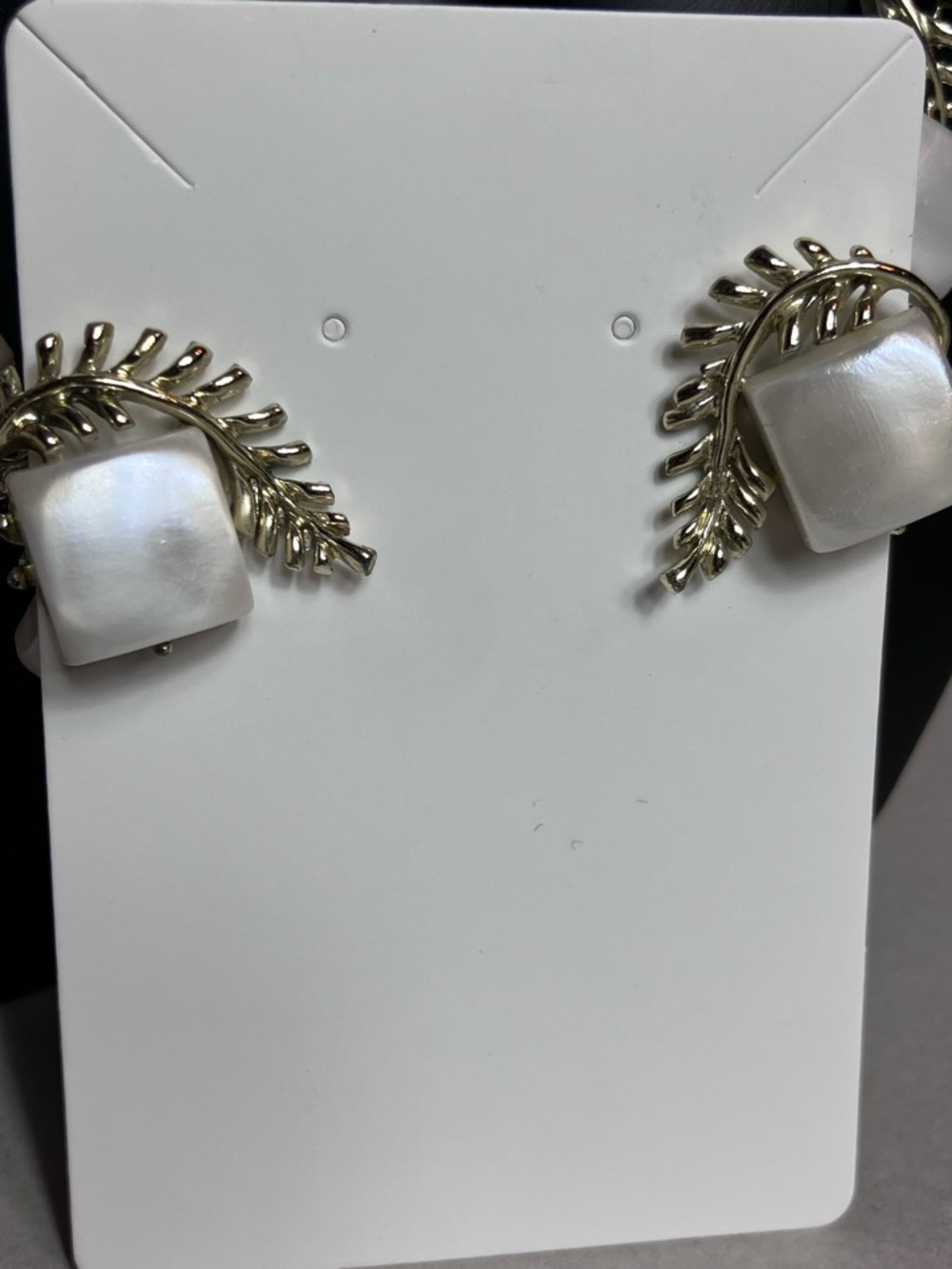VTG Coro White iridescent Gold/ Silver tone Leaf Necklace & Earring Set - Picture 5 of 16